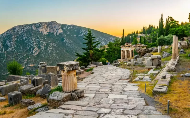 Guided Day Tour of Delphi Archaeological Site and Museum