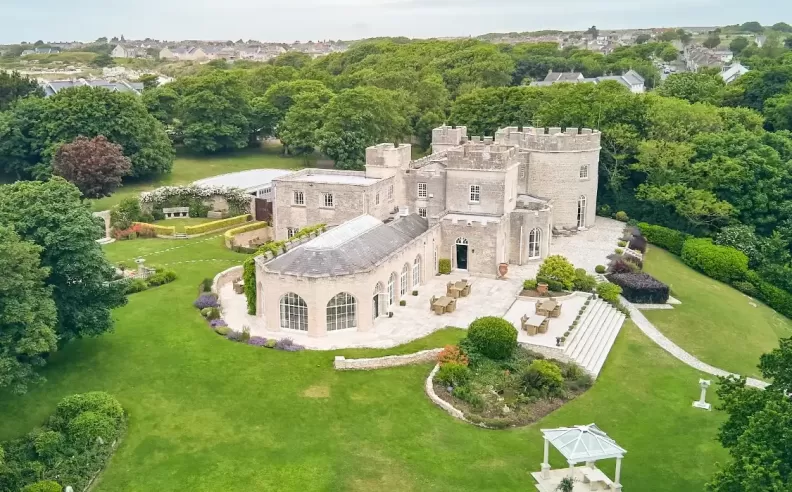 Dorset Castle: A Coastal Gem with Breathtaking Views