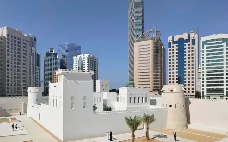 استكشاف قصر الحصن
