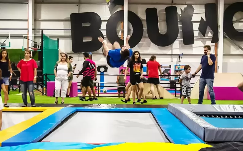 نشاط بدني ممتع في Bounce Riyadh