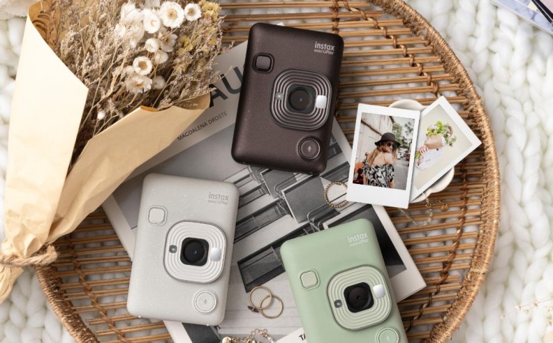 Instax mini LiPlay™: Soundtrack Your Eid