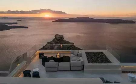 Aegean Villa in Santorini: Luxury Living with a View