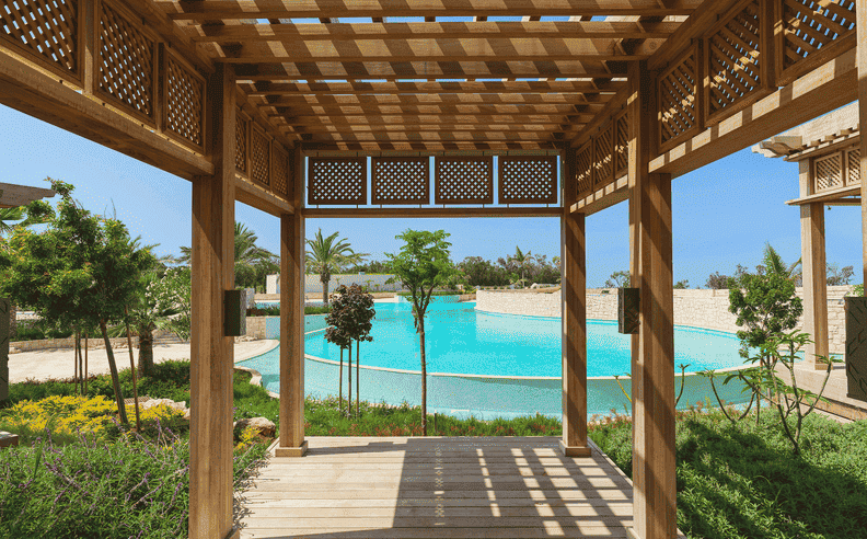 Wet Glam Transforms Poolside Culture