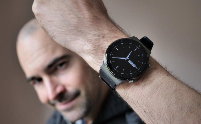 ساعات HUAWEI WATCH تجمع بين الأناقة والذكاء والتقنيات الصحية المتقدمة