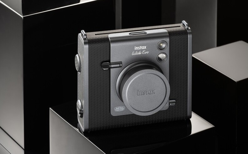 Instax WIDE 400™ – Adventure-Ready Memories