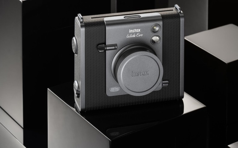 Instax WIDE 400™ – Adventure-Ready Memories