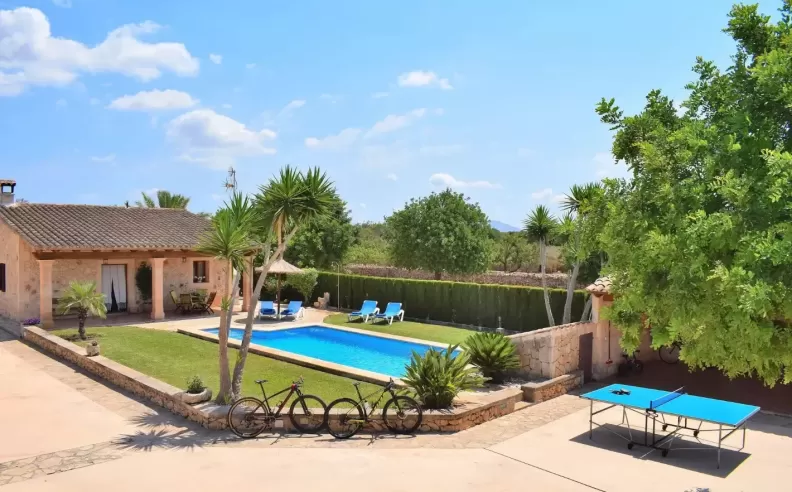 Santa Margalida: Rustic Villa with Soul
