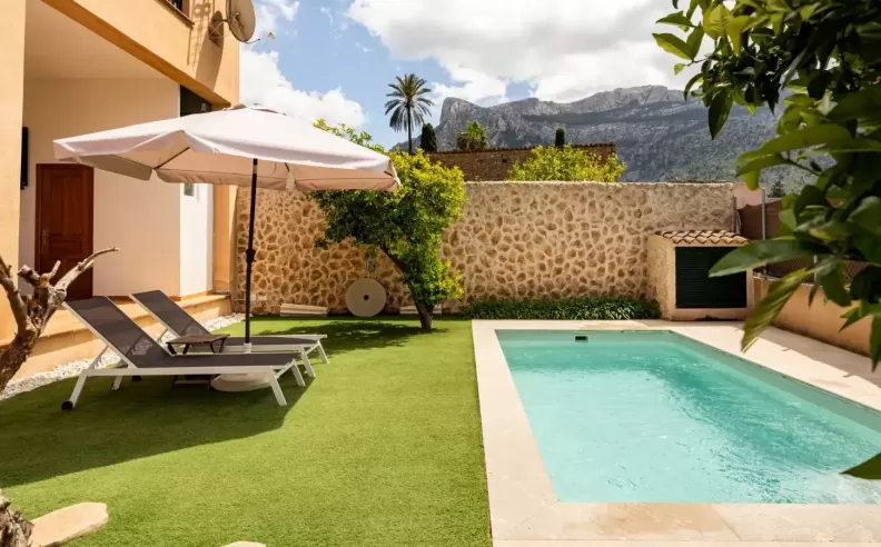 Sóller: A Poolside Apartment Tucked Between Citrus Trees