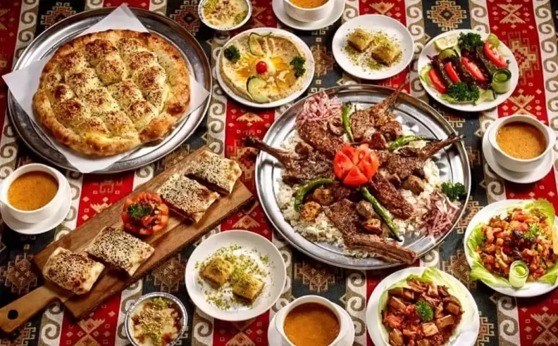 أشهر الأطباق المحلية التي تستحق التجربة