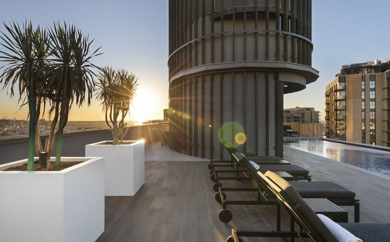 غداء على السطح في لاونج أتموس – ميركيور ديرة