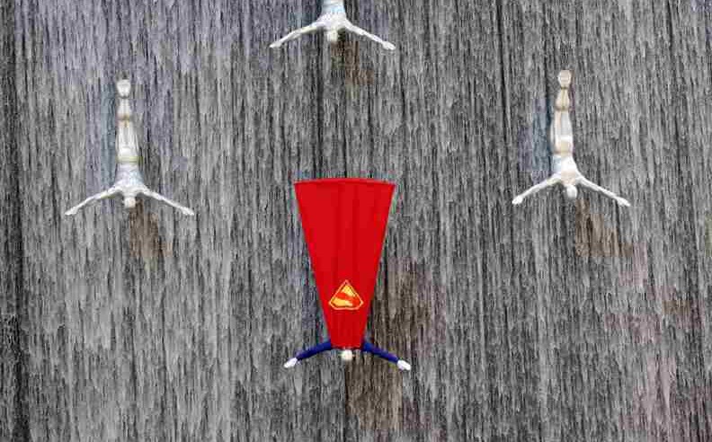 Superman Dives Into Dubai Mall