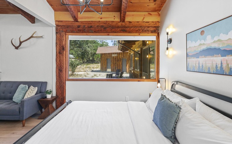 Basecamp Lodge: A Luxury Mountain Stay