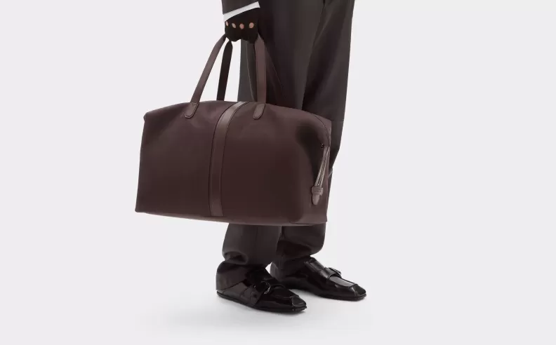 A Travel Bag That Walks the Talk