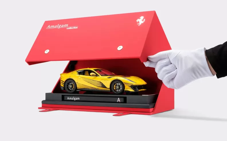 812 Competizione Tailor Made بحجم أنيق