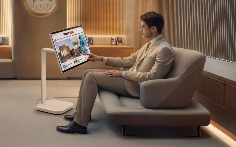 LG Revolutionizes Workplace Flexibility with Launch of Smart Monitor Swing in Gulf Region
