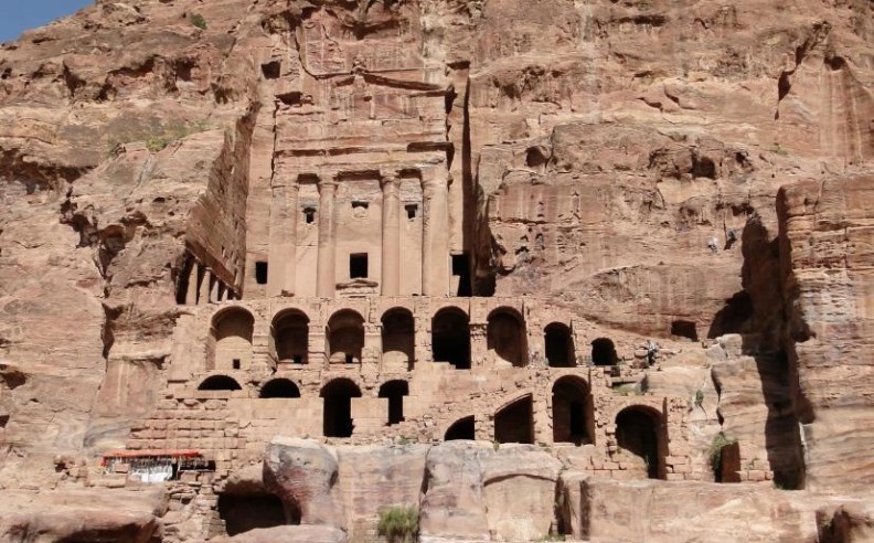 لغز الحِجر وأسرار اندثارها