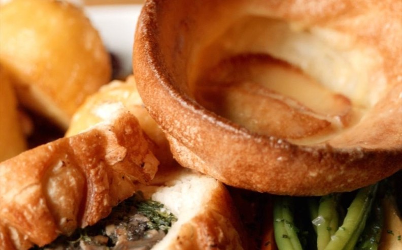 Sunday Roast Returns to The Stables in Dubai