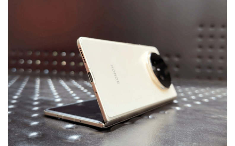 Industry-leading HONOR Silicon-carbon Battery (15% Silicon-carbon)