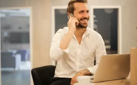 دليل الرجال لاعتماد إطلالة البيزنس كاجوال بأناقة وراحة