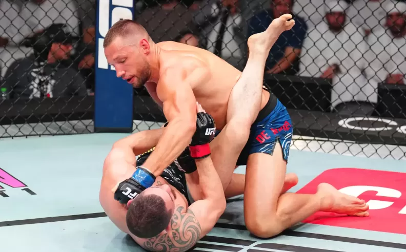 The showdown inside the cage