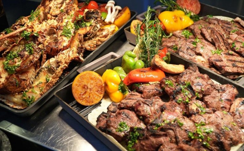 رحلة تذوّق عالمية مع برانش أستور في ذا سانت ريجيس أبوظبي