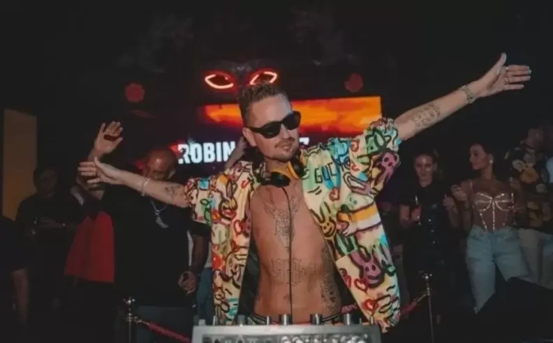 Sunset Grooves with Robin Schulz