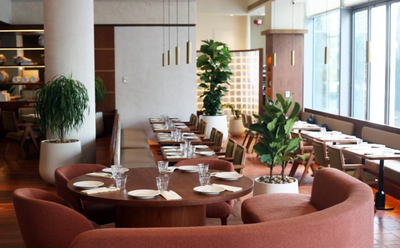تجربة طعام متكاملة في PEOPLES Honest Eatery & Coffee