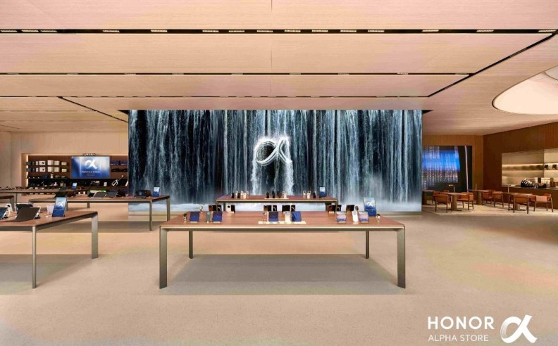 Immersive AI Experiences at HONOR ALPHA Store