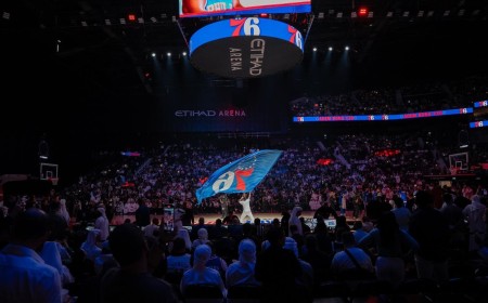 نيويورك نيكس يهزم فيلادلفيا سفنتي سيكسرز في انطلاقة NBA أبوظبي 2025