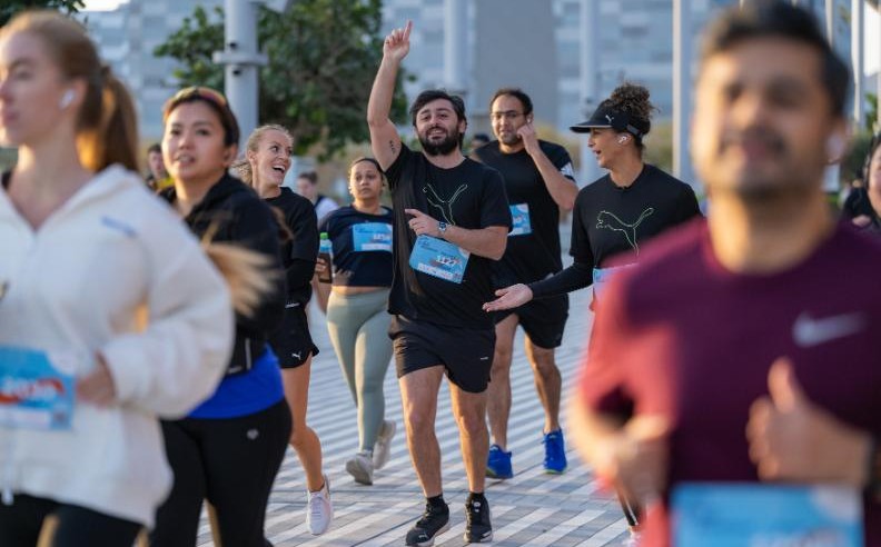 المتحدثون والشركاء في معرض الجري