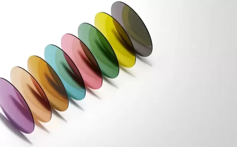 العدسات الملونة (Tinted Lenses)