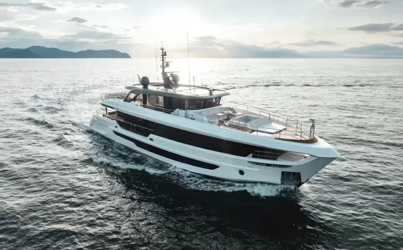من كان إلى موناكو رحلة فخامة ترفع Majesty Yachts إلى القمة