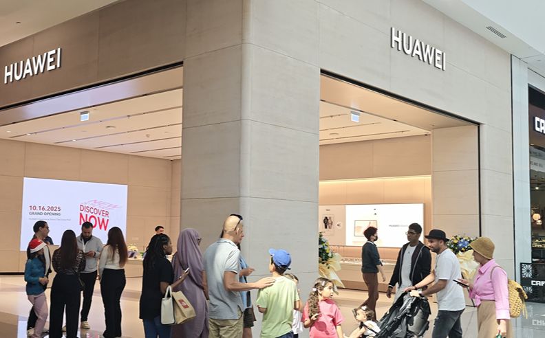 Huawei Experience Store Reopens at The Dubai Mall