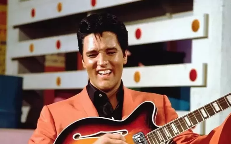 رحلة Elvis Presley من سائق شاحنة إلى ملك الروك