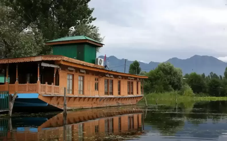 Staying on Kashmir’s Houseboats