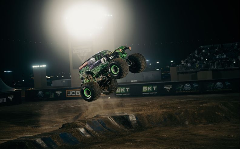 انطلاقة مهرجان ليوا وتجارب المغامرة الفريدة