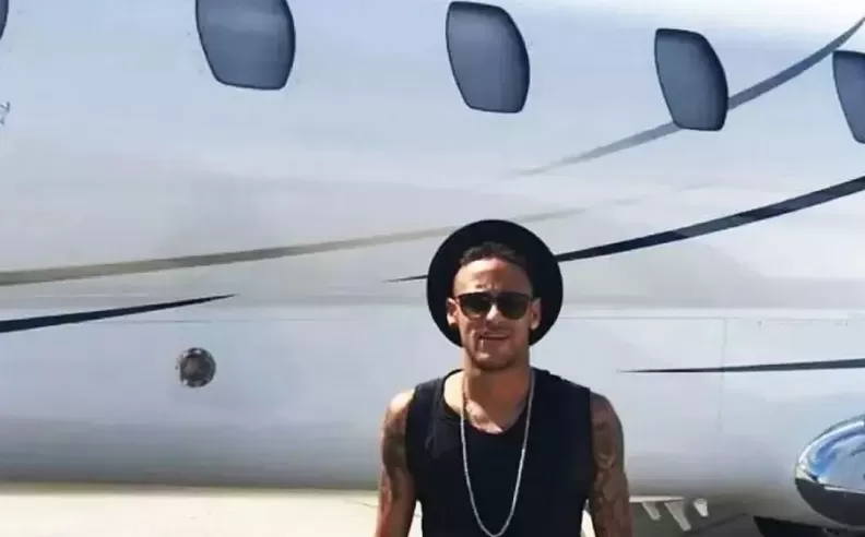 Neymar’s Signature Travel Style