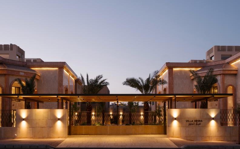 Elsewhere in AlJadidah Arts District, adding to the atmosphere: