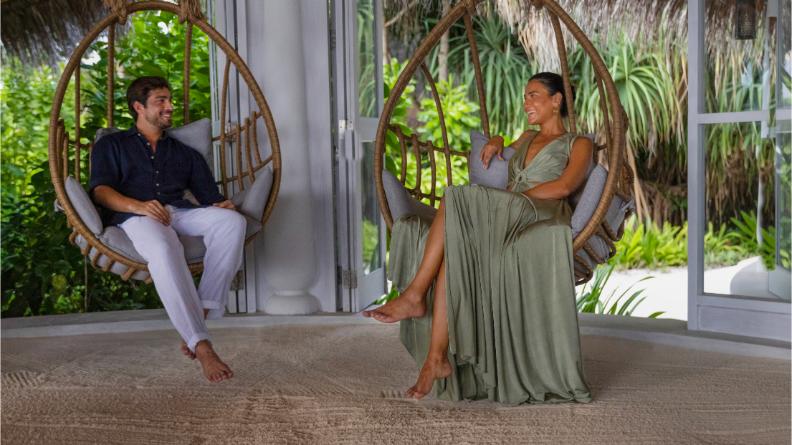 وتستمرّ الحكاية