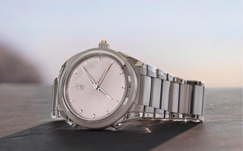 بارميجياني فلورييه تكشف عن ساعة توندا بي إف مينوت راترابانت باللون الوردي القطبي