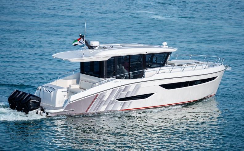 معرض أبوظبي الدولي للقوارب 2025 يشهد العرض الأول لقارب ـ ORYX 37LX