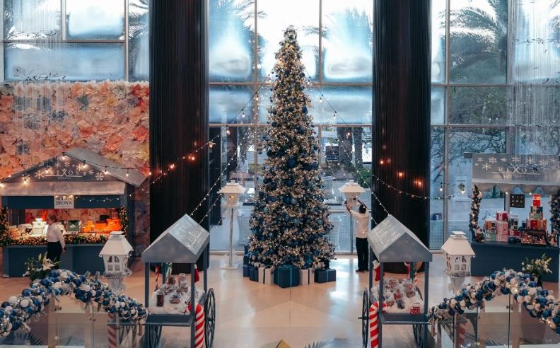 Festive Tree Lighting Ceremony in the Lobby Lounge