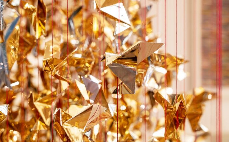 شارل كايسان توقيع فني يحتفي بالشاعرية والابتكار