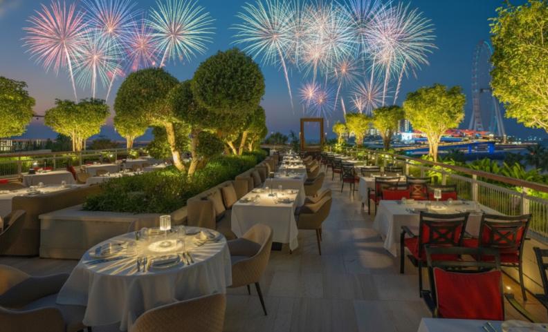 منتجع شاطئ العنوان يعلن عن مجموعة من العروض المميزة احتفاءً بموسم الأعياد