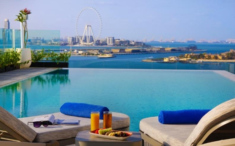 عطلة اليوم الوطني في فنادق ومطاعم هيلتون دبي