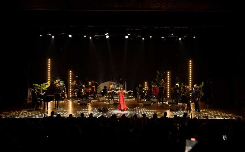 الفنانة اللبنانية الكندية مايا واكد تتألق في عرض مميز على مسرح زعبيل بدبي