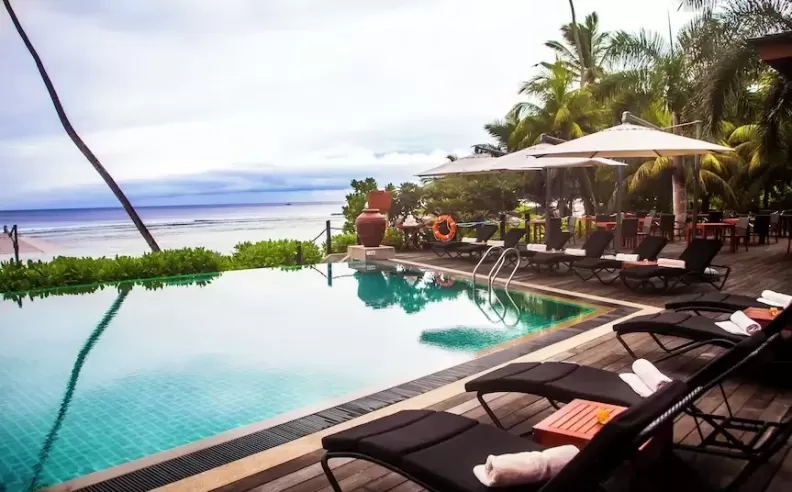 الاحتفالات المحلية الدافئة في Canopy و Allamanda