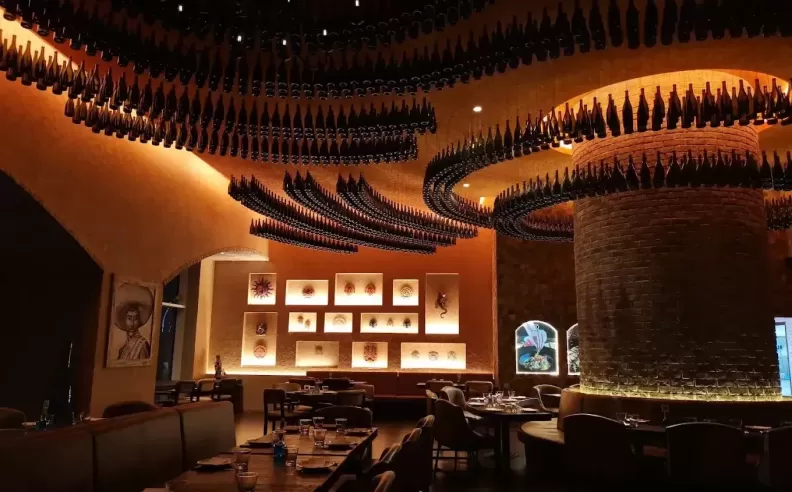 تجارب V Hotel دبي النابضة بالحياة