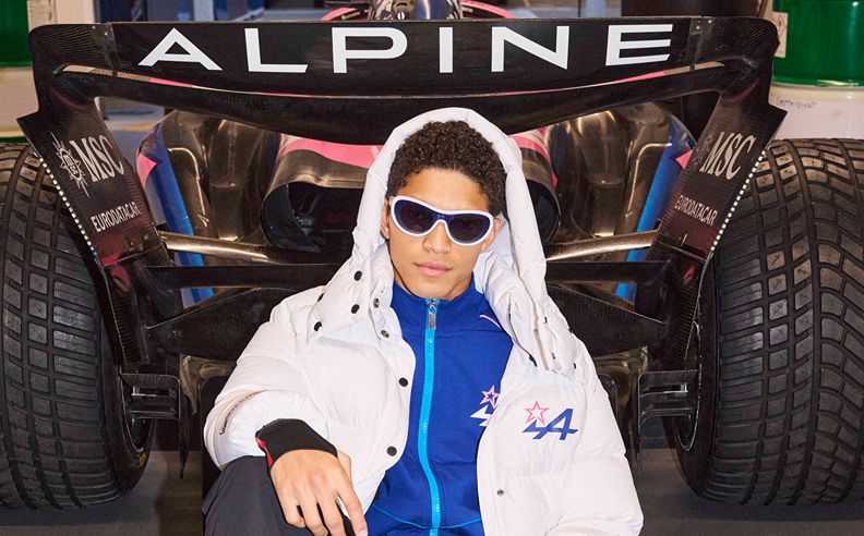 بيرفكت مومنت وفريق بي دبليو تي ألبين للفورمولا 1 يطلقان مجموعة كبسولة شتوية تمزج بين روح الحلبة والجبال