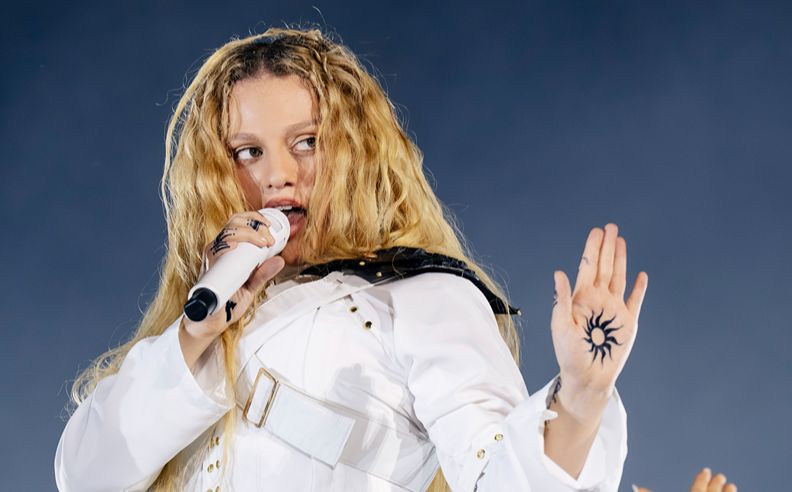 Elyanna Performs at Abu Dhabi Grand Prix